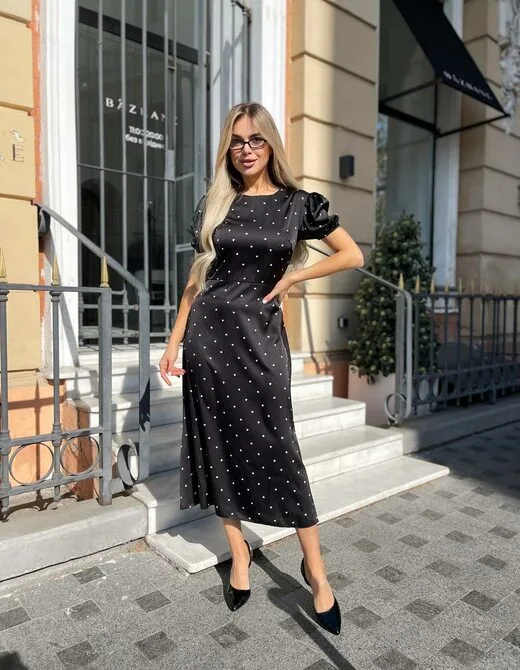 Шовкова сукня у дрібний горошок, колір чорний