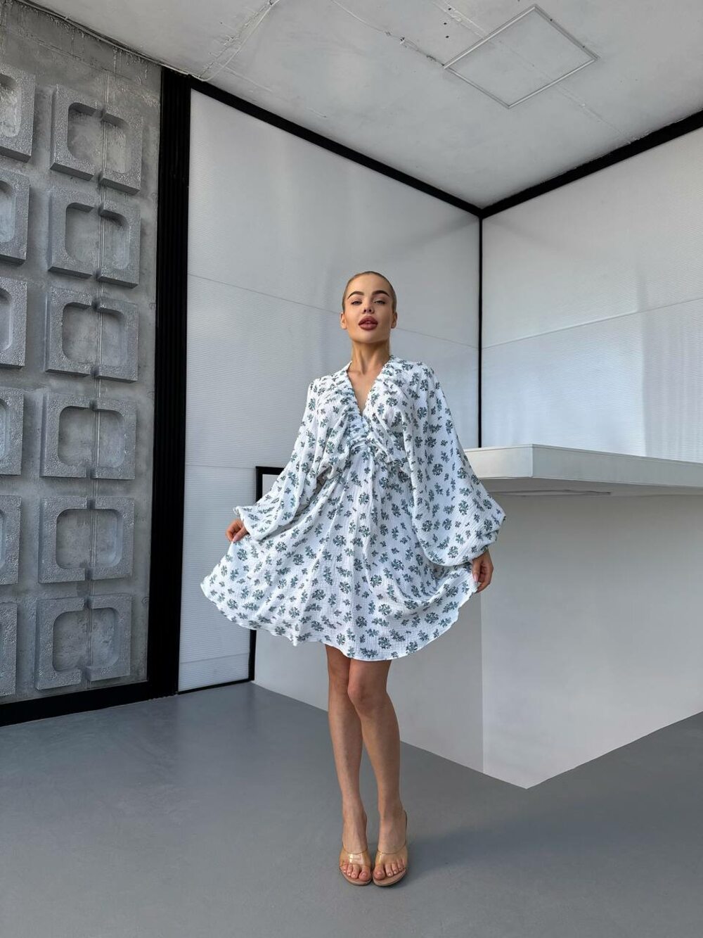 Сукня з об'ємними рукавами, колір м'ята