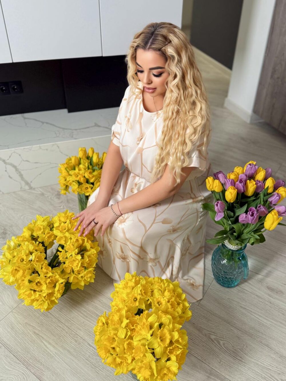 Квіткова сукня з прозорою спідницею та підкладкою, колір бежевий