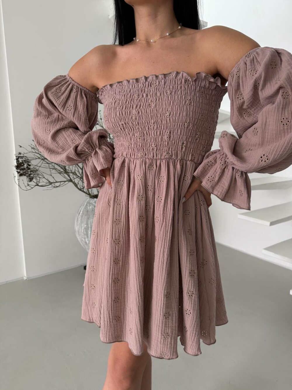 Сукня з резинкою, що стягує, і довгими рукавами, колір моко