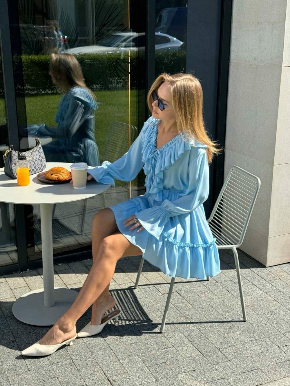 Стильне плаття з рушами, довгим рукавом, талія на гумці, колір блакитний