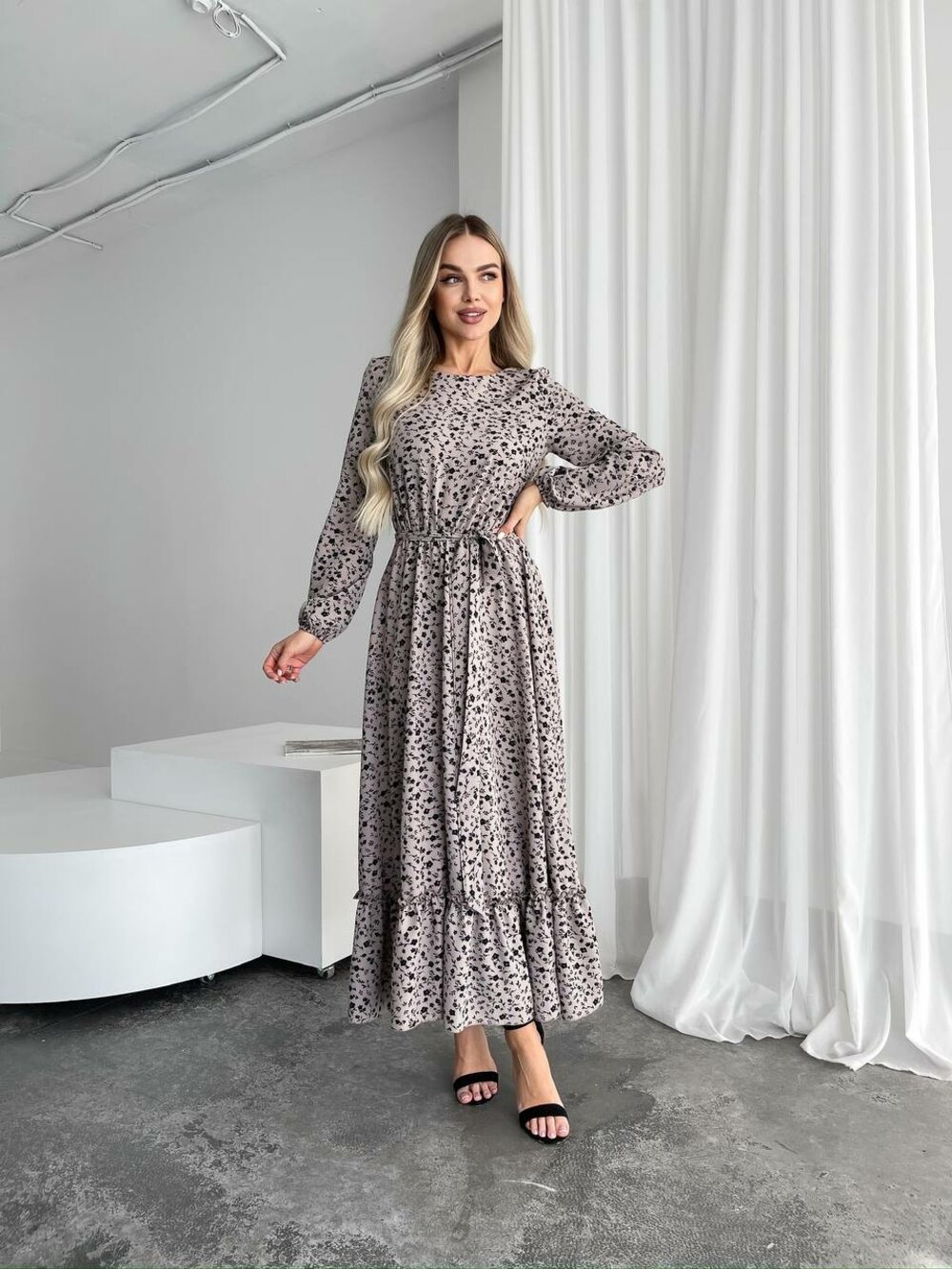 Сукня-міді з довгим рукавом та пояском, колір бежевий