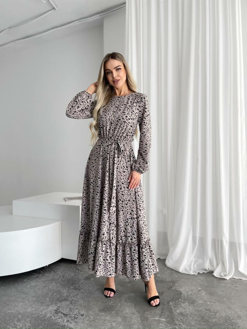 Сукня-міді з довгим рукавом та пояском, колір бежевий