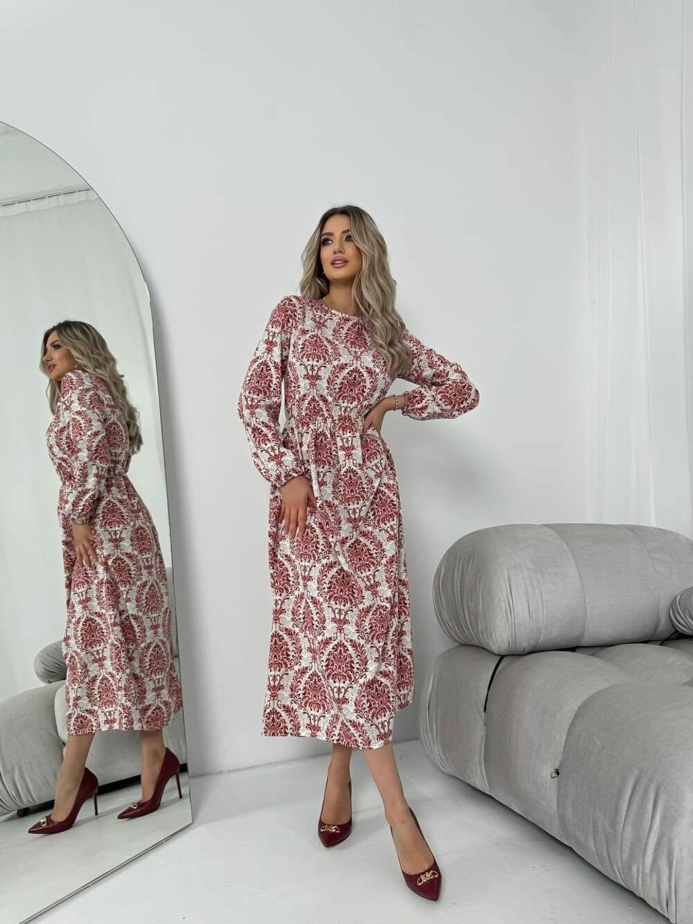 Принтована сукня вільного крою, талія на гумці, колір бежевий