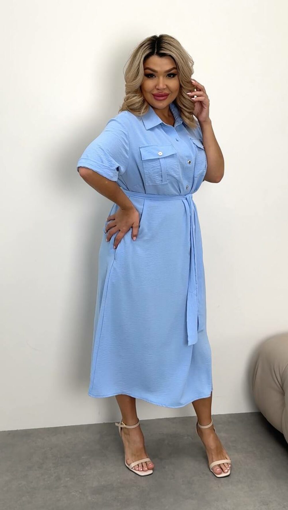 Сукня на гудзиках з накладними кишенями, колір блакитний
