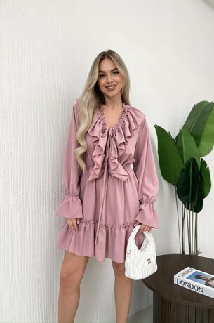 Платье с рюшами и длинным рукавом, цвет пудра