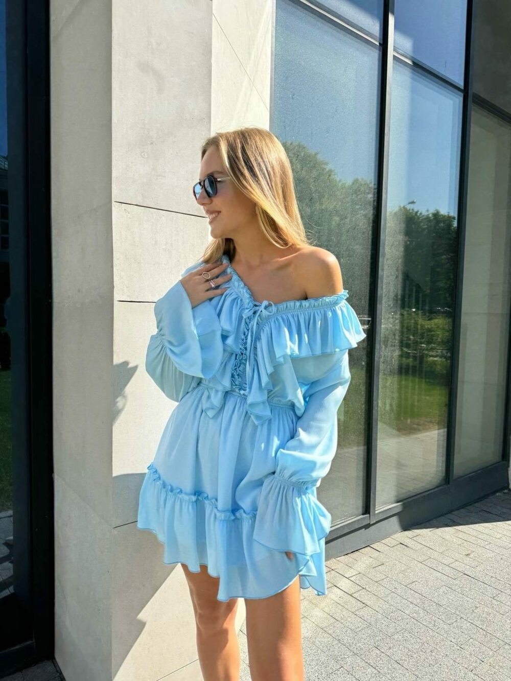 Стильне плаття з рушами, довгим рукавом, талія на гумці, колір блакитний
