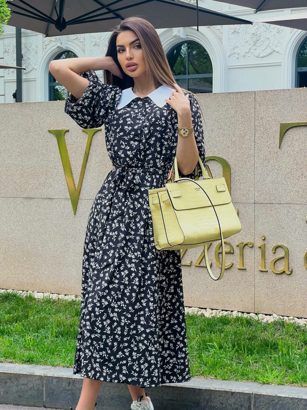 Платье с белым воротником и поясочком, цвет черный с белым цветочком