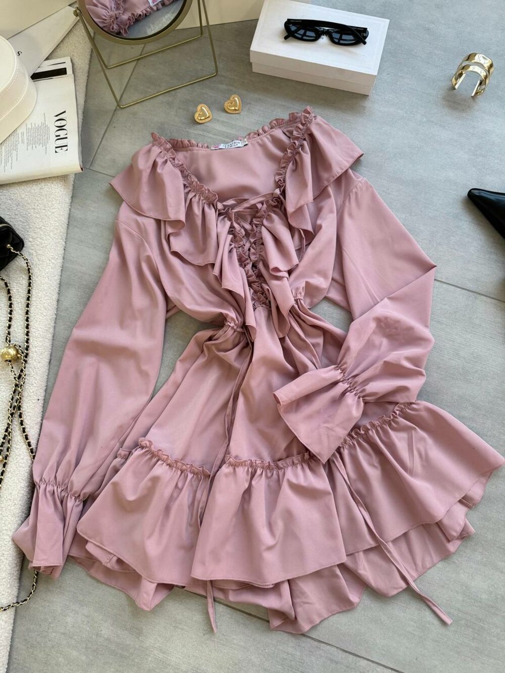 Сукня з рюшами та довгим рукавом, колір пудра