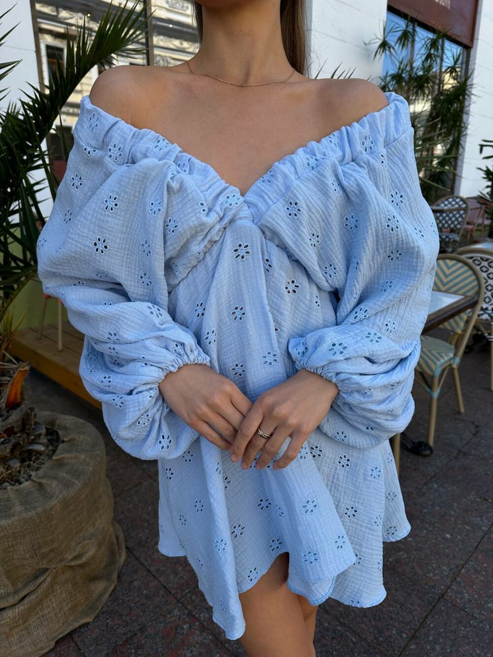 Повітряна сукня з об'ємним рукавом, колір блакитний