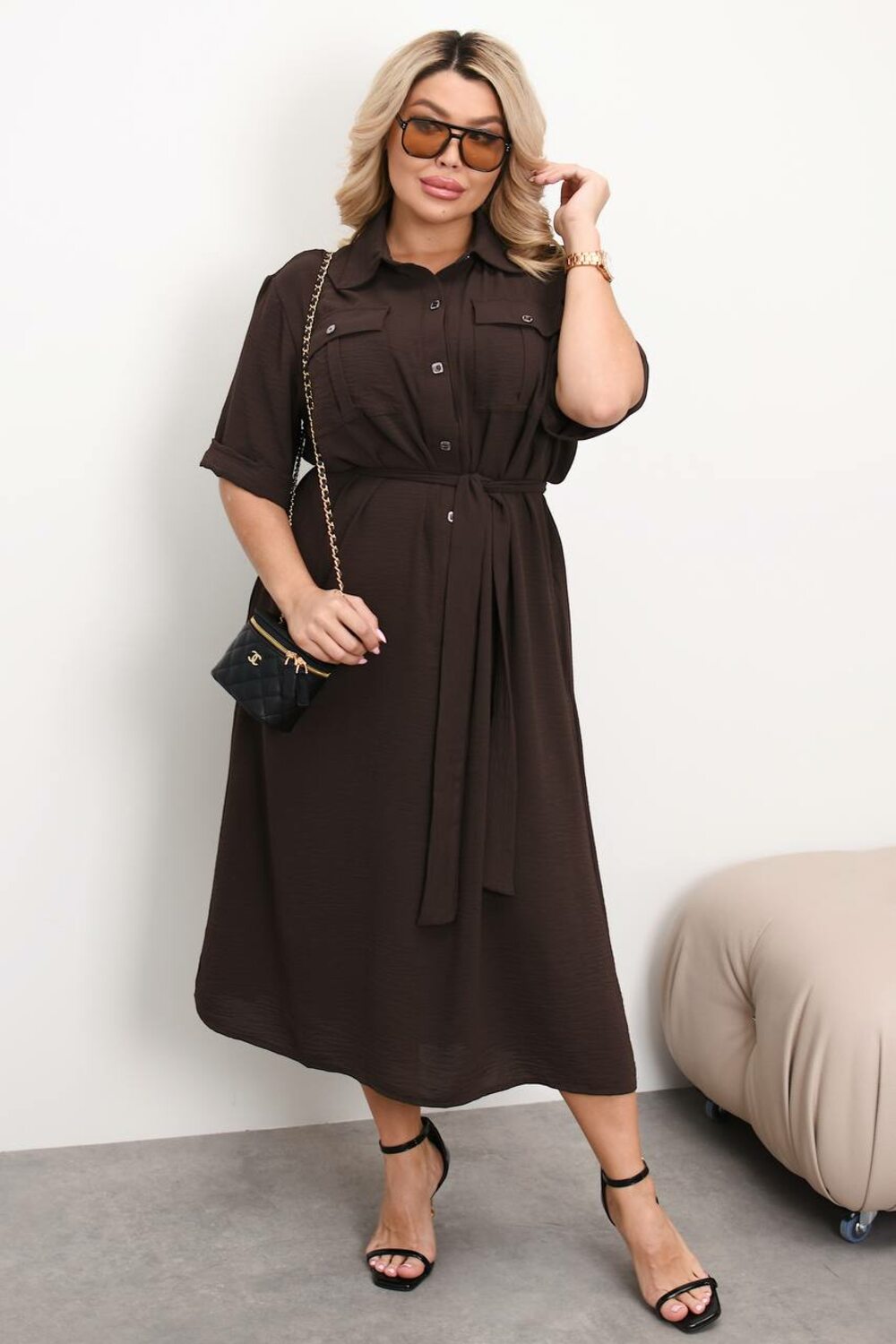 Сукня на ґудзиках з накладними кишенями, колір коричневий