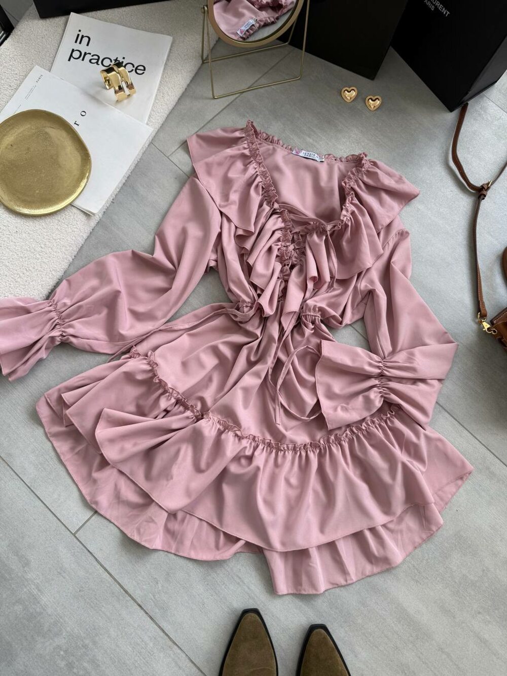 Сукня з рюшами та довгим рукавом, колір пудра