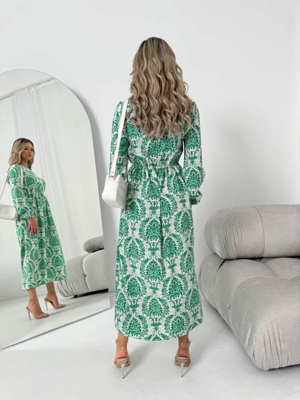 Принтована сукня вільного крою, талія на гумці, колір зелений