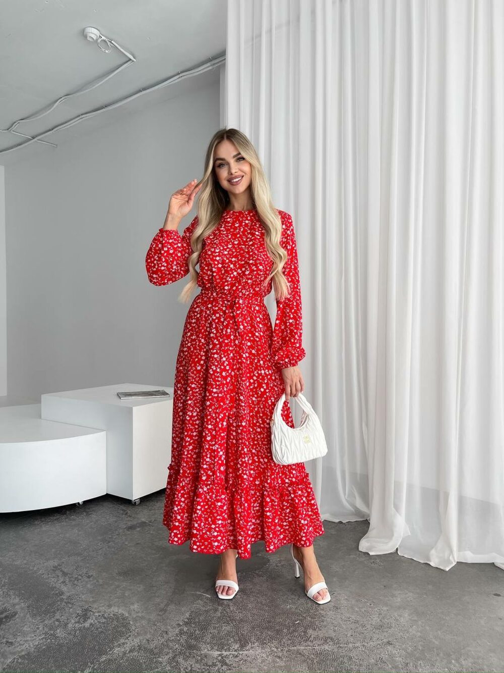 Сукня-міді з довгим рукавом та пояском, колір червоний