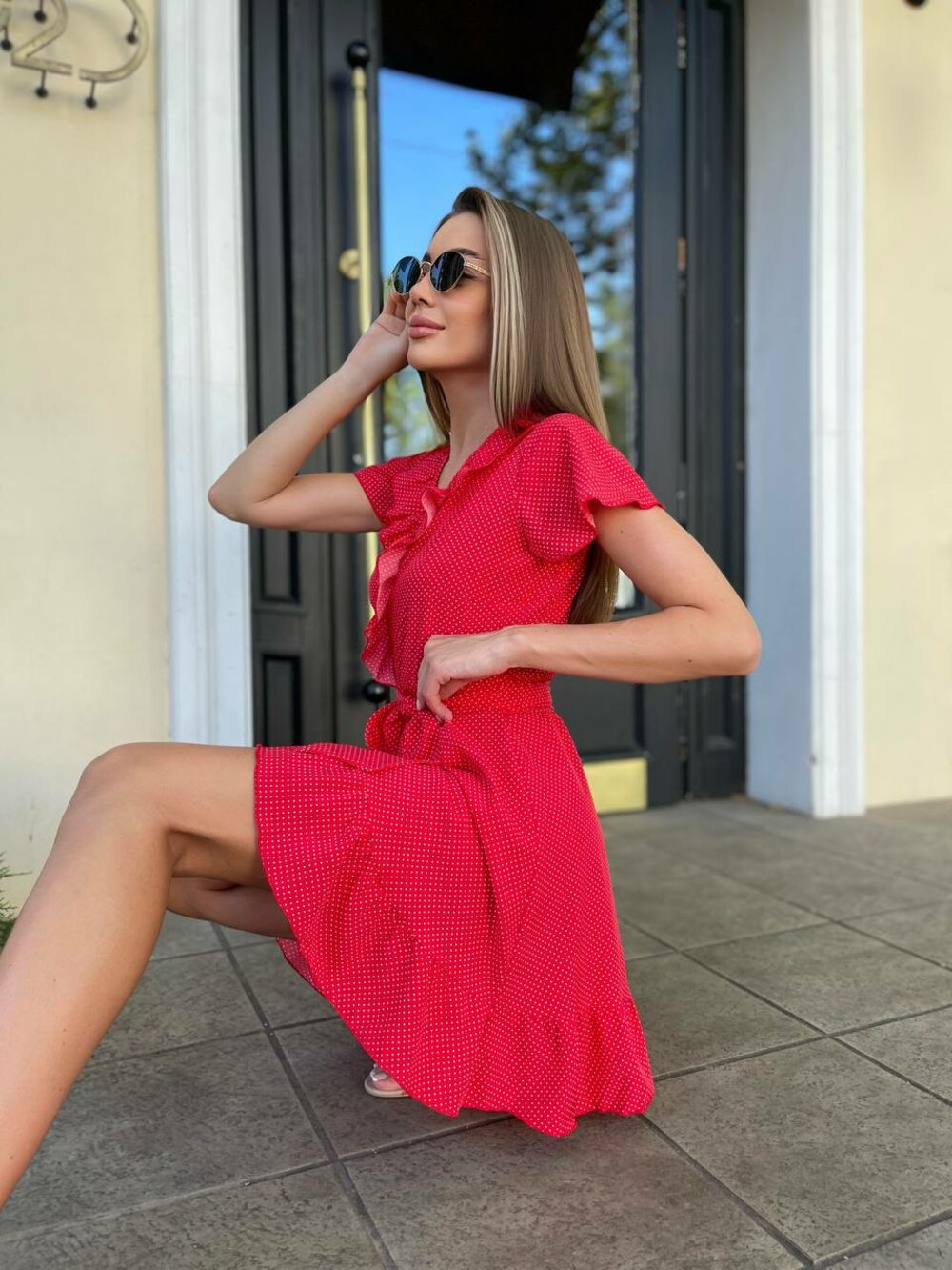 Летнее платье кокетка в горошек красное
