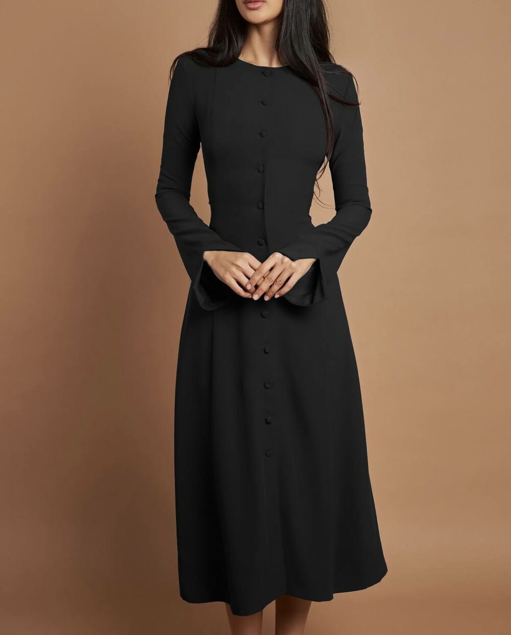 Сукня з гудзиками спереду, шнурівкою та рукавом з розрізом, колір чорний