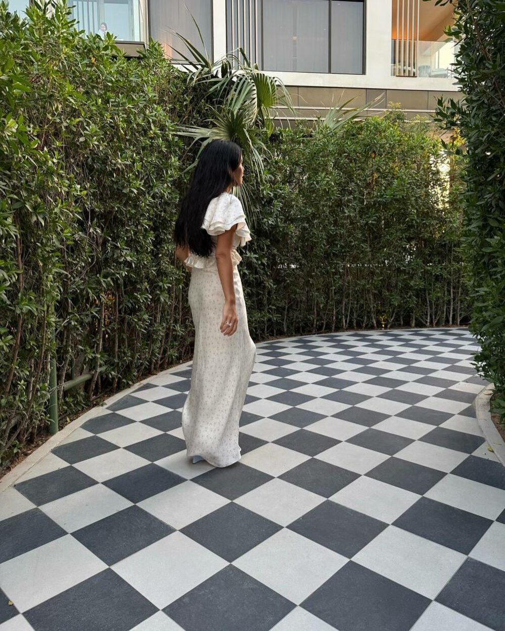 Легка сукня-максі з квітковим принтом, колір молочний