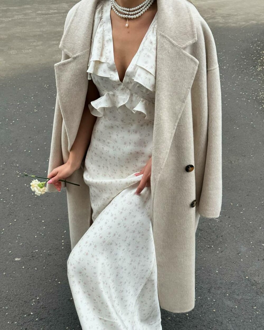 Легка сукня-максі з квітковим принтом, колір молочний