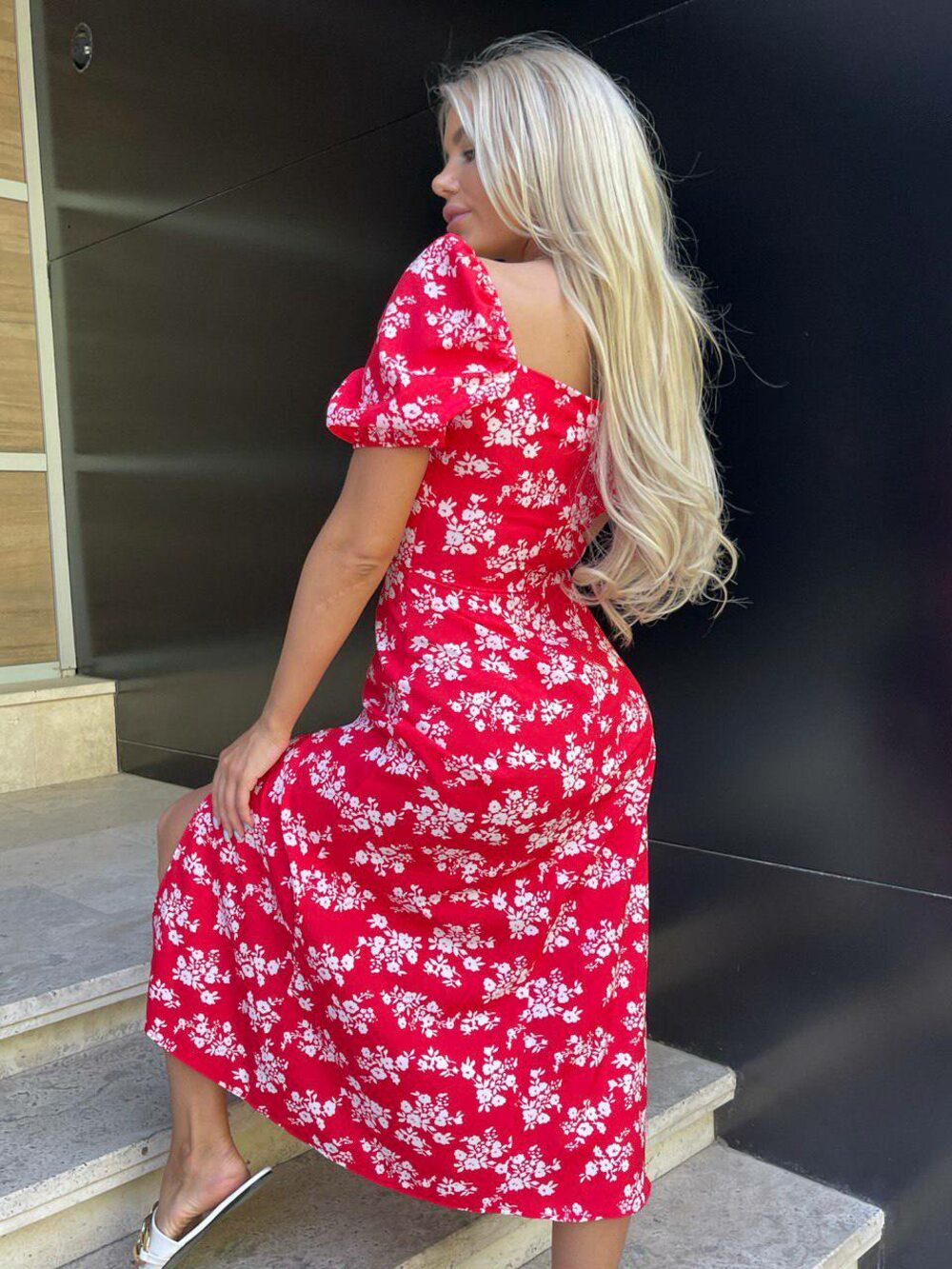 Літня сукня з розрізом, колір червоний