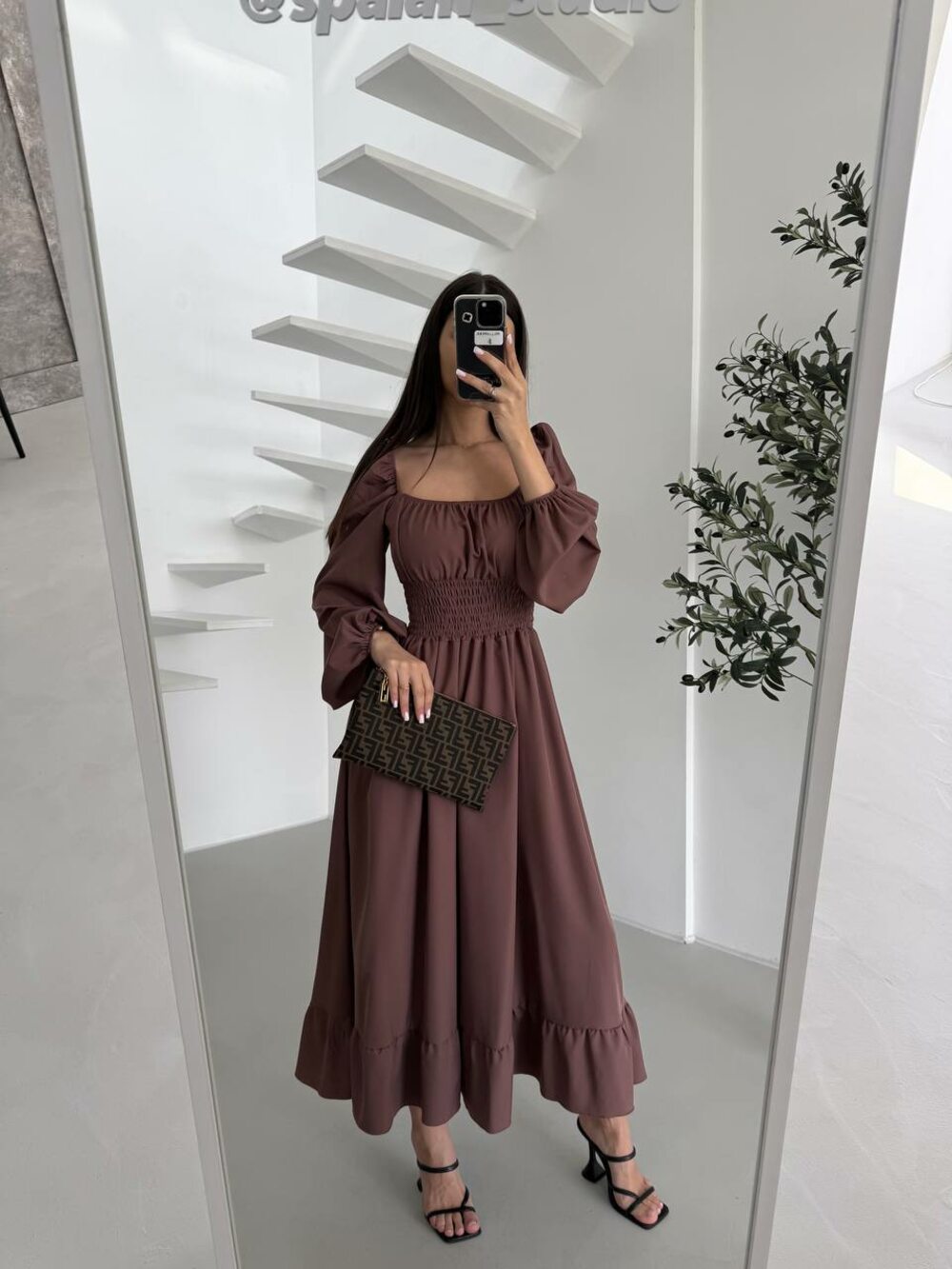 Сукня з довгим рукавом і широкою гумкою на талії, колір моко