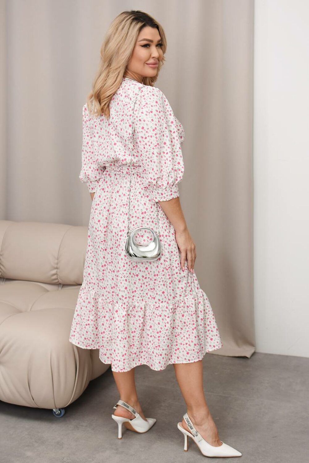 Сукня на запах з воланами, колір білий