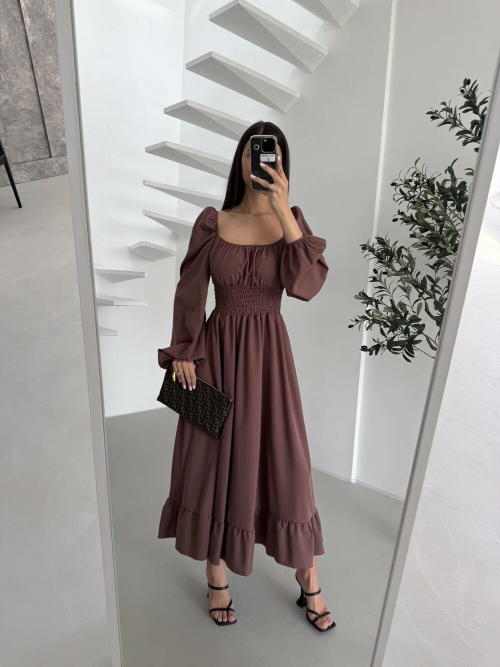 Сукня з довгим рукавом і широкою гумкою на талії, колір моко