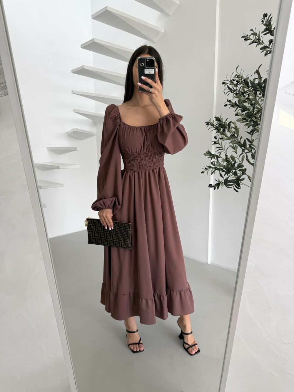 Сукня з довгим рукавом і широкою гумкою на талії, колір моко