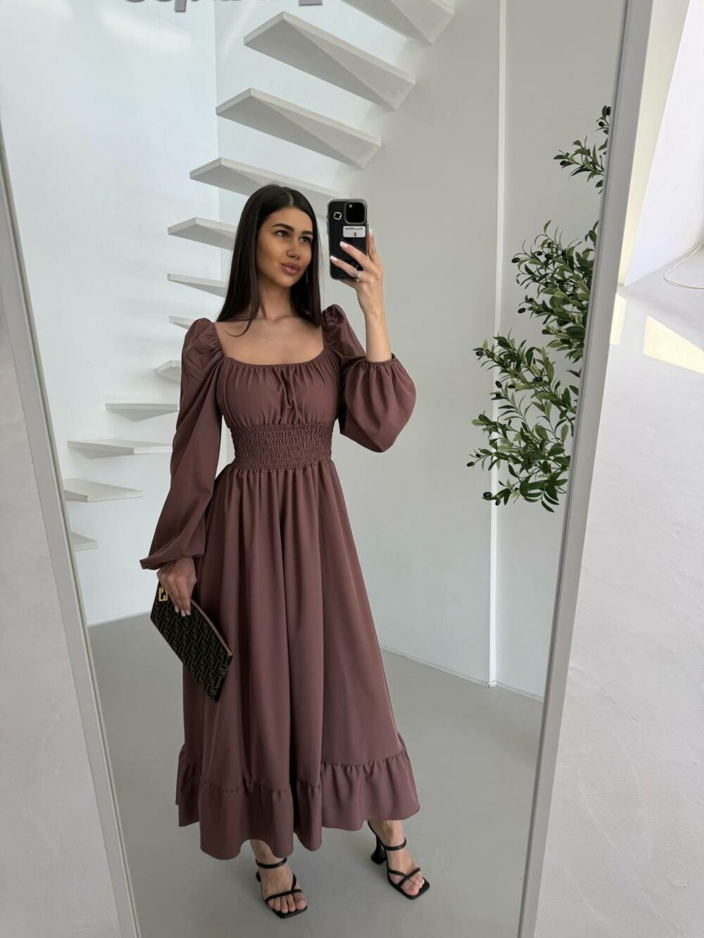 Сукня з довгим рукавом і широкою гумкою на талії, колір моко