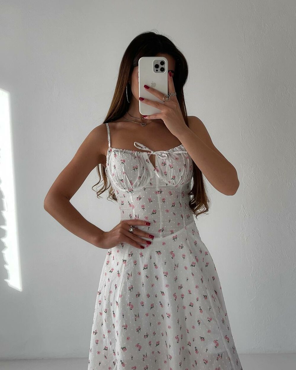 Принтована сукня зі шнурівкою на спині, колір білий