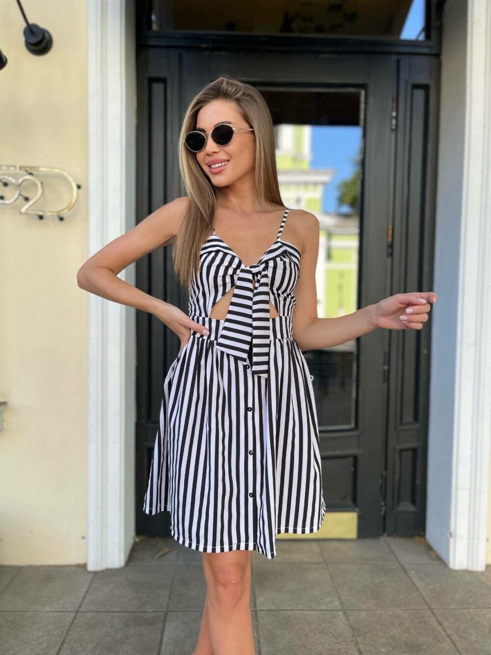 Сарафан з оригінальним декольте, колір чорний