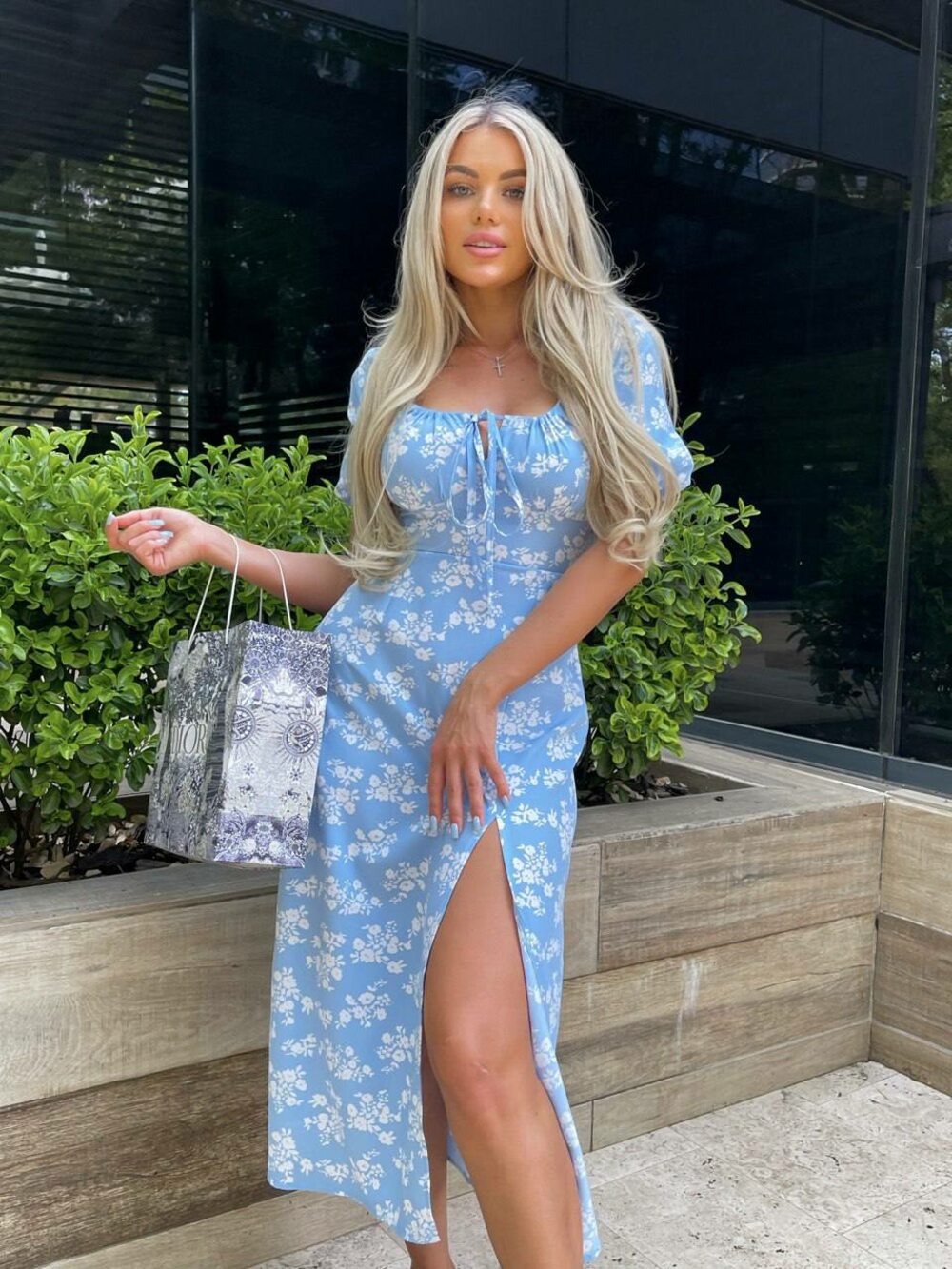 Літня сукня з розрізом, колір блакитний