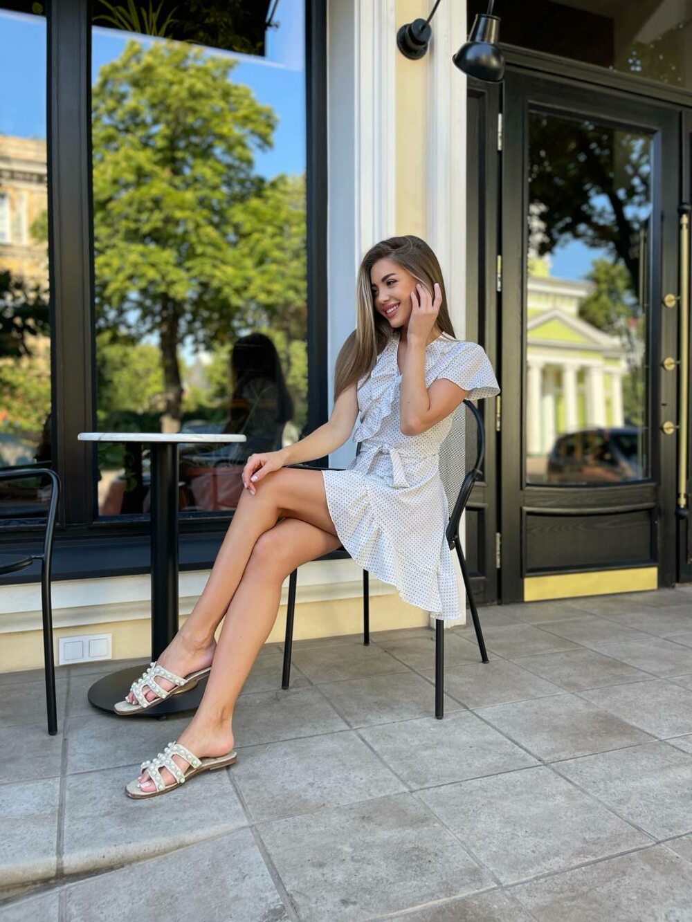 Летнее белое платье кокетка в горошек