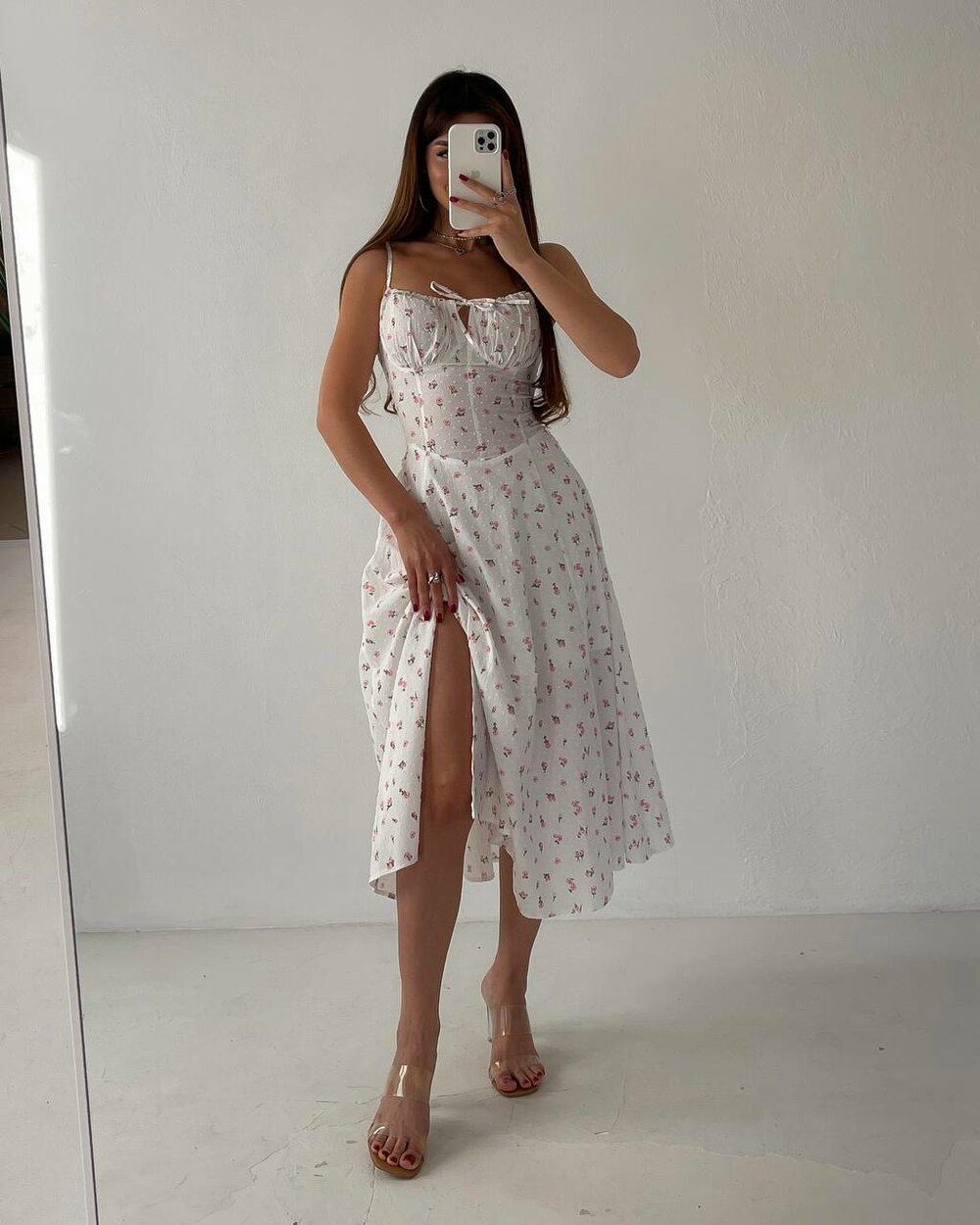 Принтована сукня зі шнурівкою на спині, колір білий