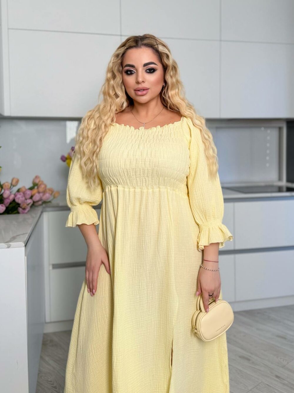 Сукня з гумкою та розрізом, колір жовтий