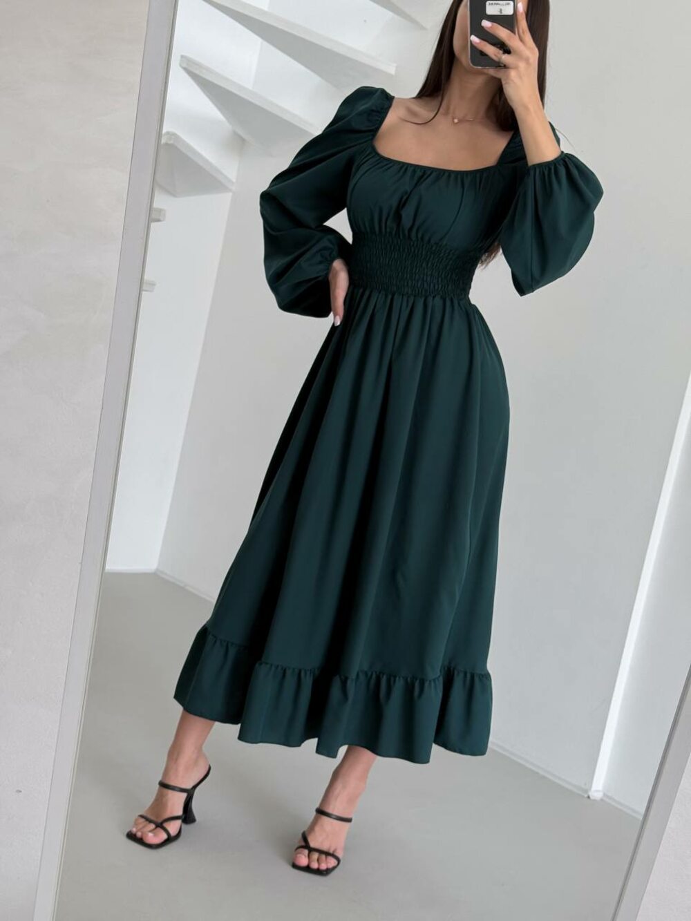 Платье с длинным рукавом и широкой резинкой на талии, цвет зеленый