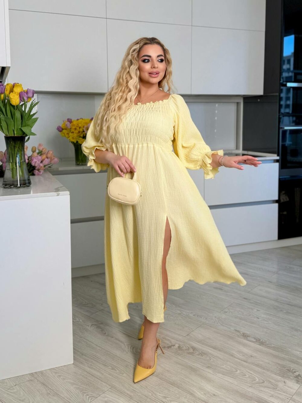 Сукня з гумкою та розрізом, колір жовтий