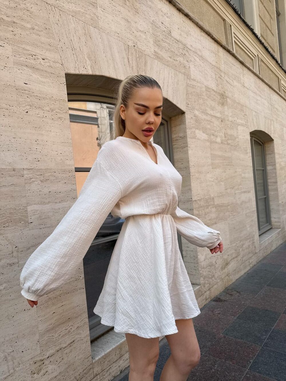 Легу муслінове плаття з довгим рукавом, колір молочний