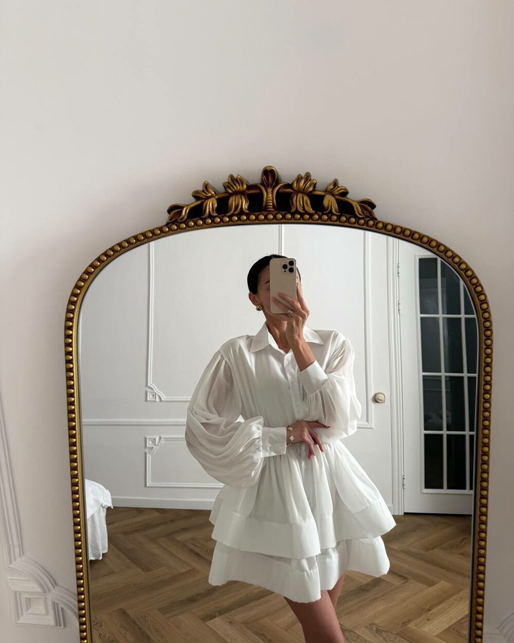 Платье-рубашка с воланами и поясом цвет белый