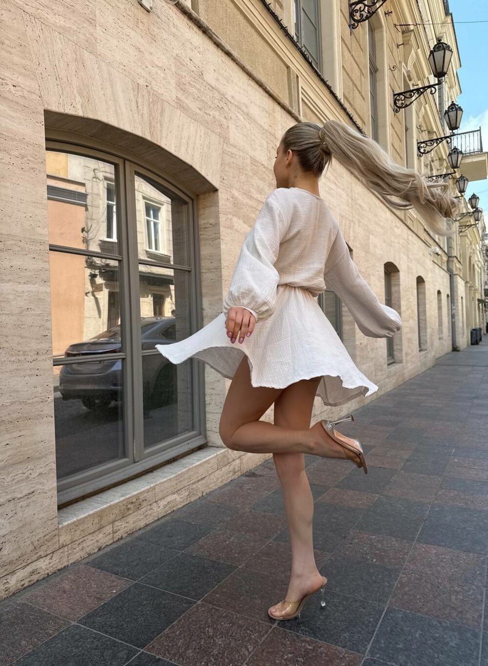 Легу муслінове плаття з довгим рукавом, колір молочний