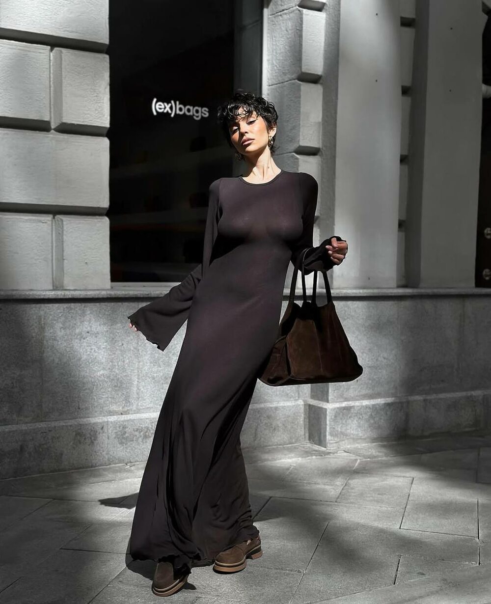 Довга сукня з вирізом на спині, колір шоколад