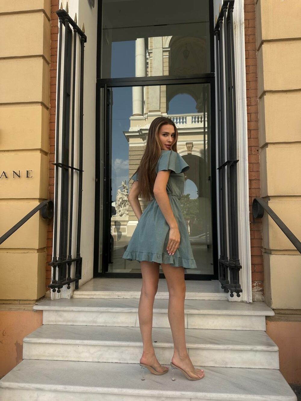 Сукня на запах, оливковий колір