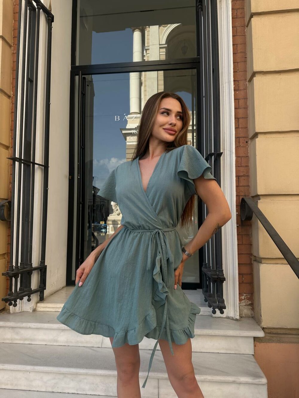 Сукня на запах, оливковий колір