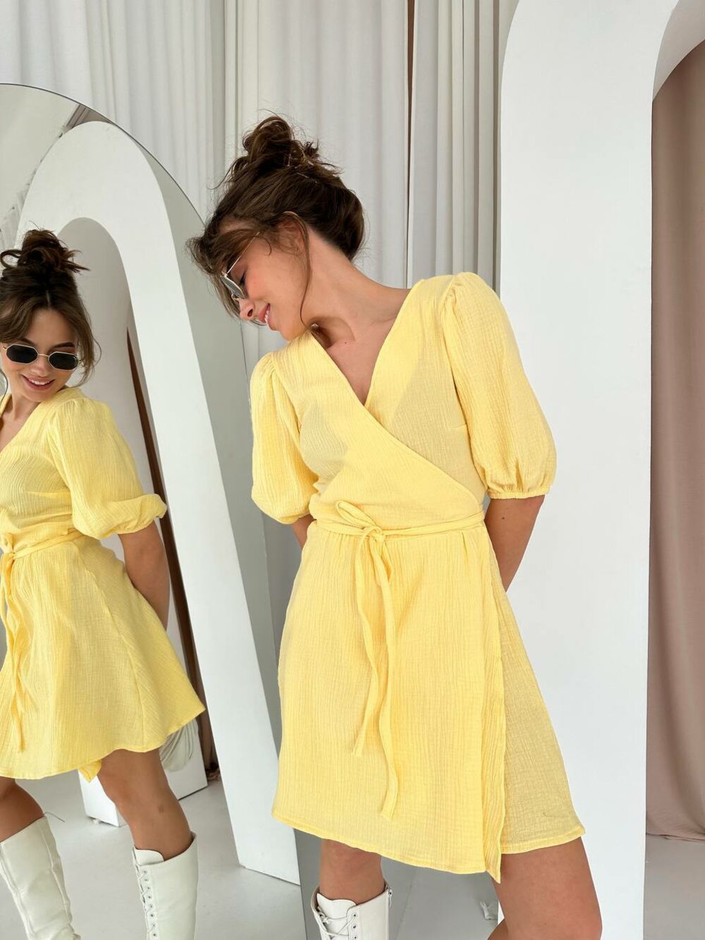 Легка сукня на запах, колір лимонний