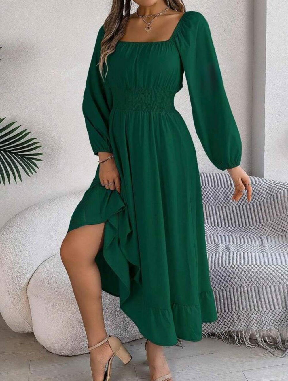 Стильна сукня-максі з довгим рукавом, квадратне декольте, талія на гумці, колір зелений