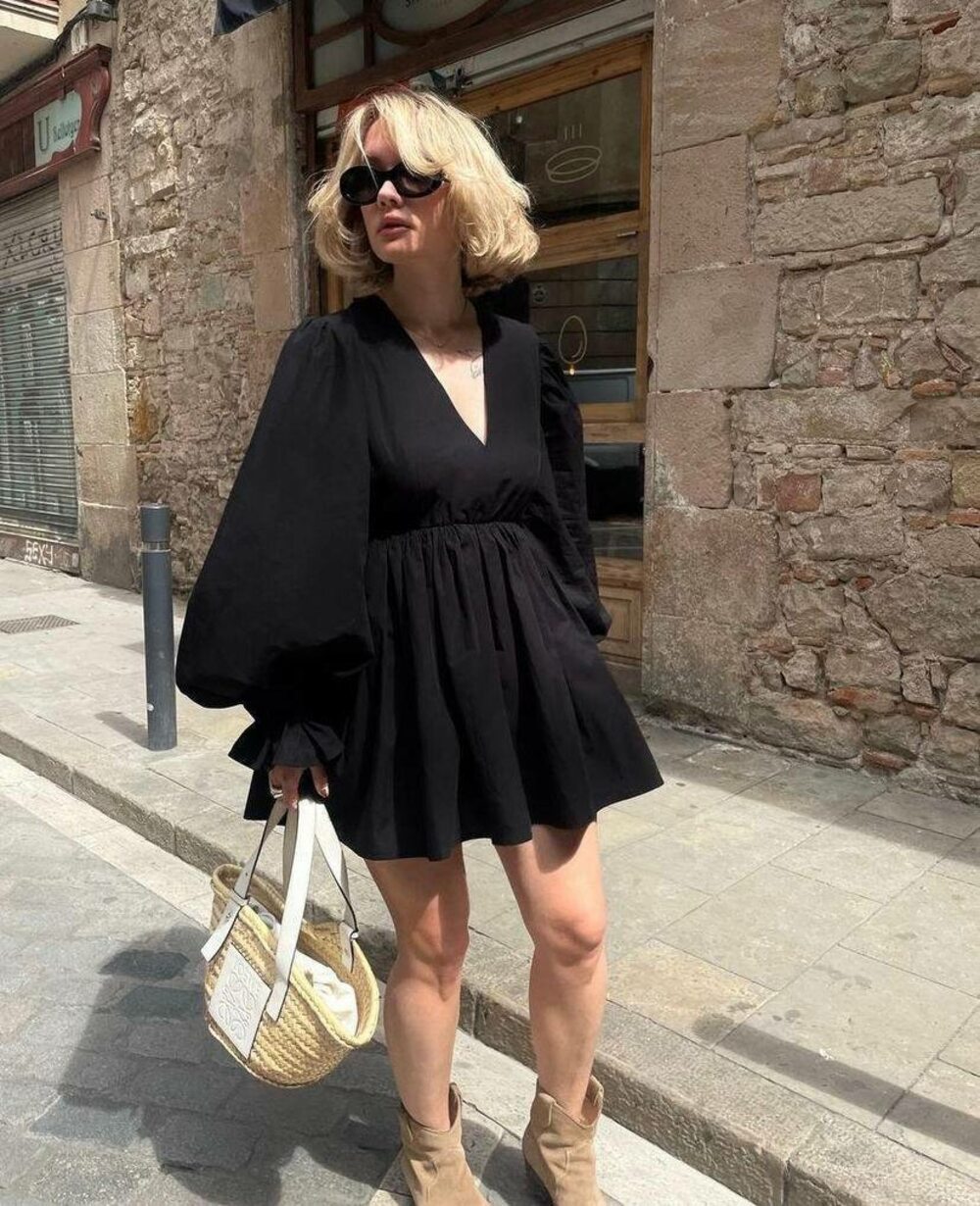 Сукня з об'ємними рукавами та пишною обкою, колір чорний