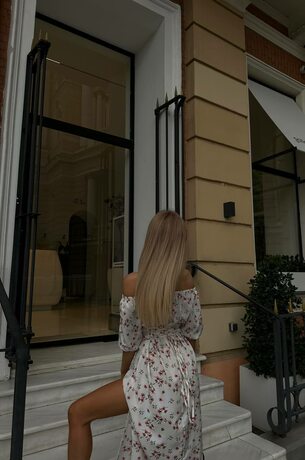 Сукня з розрізом, колір принту червоний