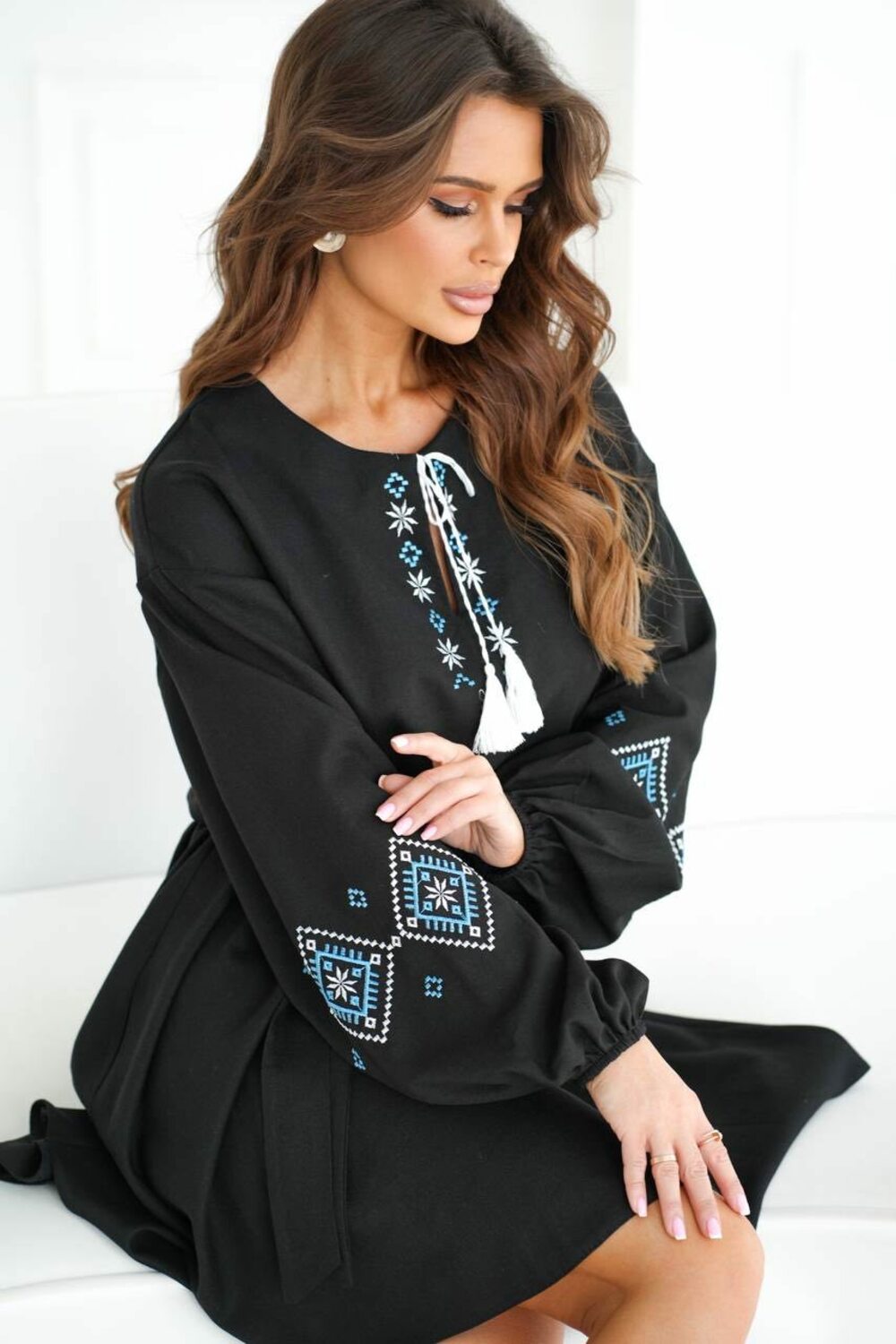 Льняна сукня з спідницею і вишивкою, талія і рукави на резинці, колір чорний