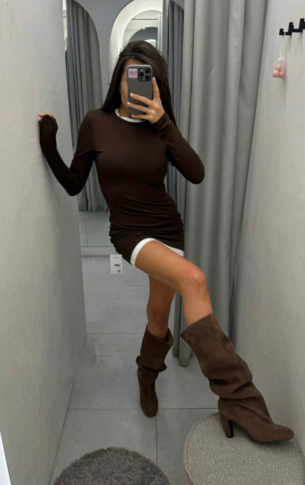 Облягаюча сукня з довгим рукавом, колір шоколад