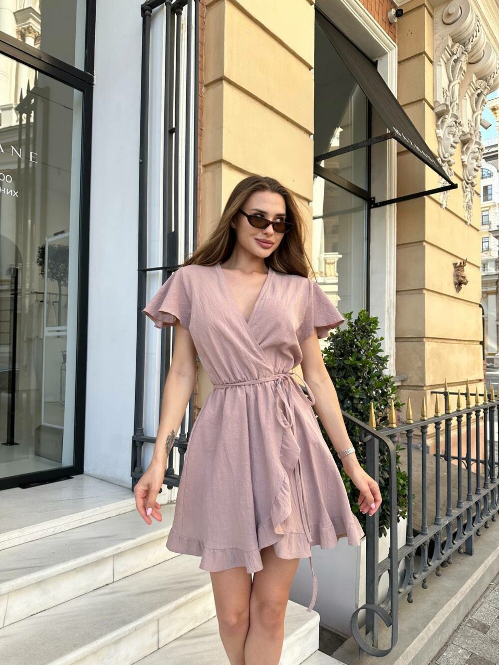 Сукня на запах, колір бежевий