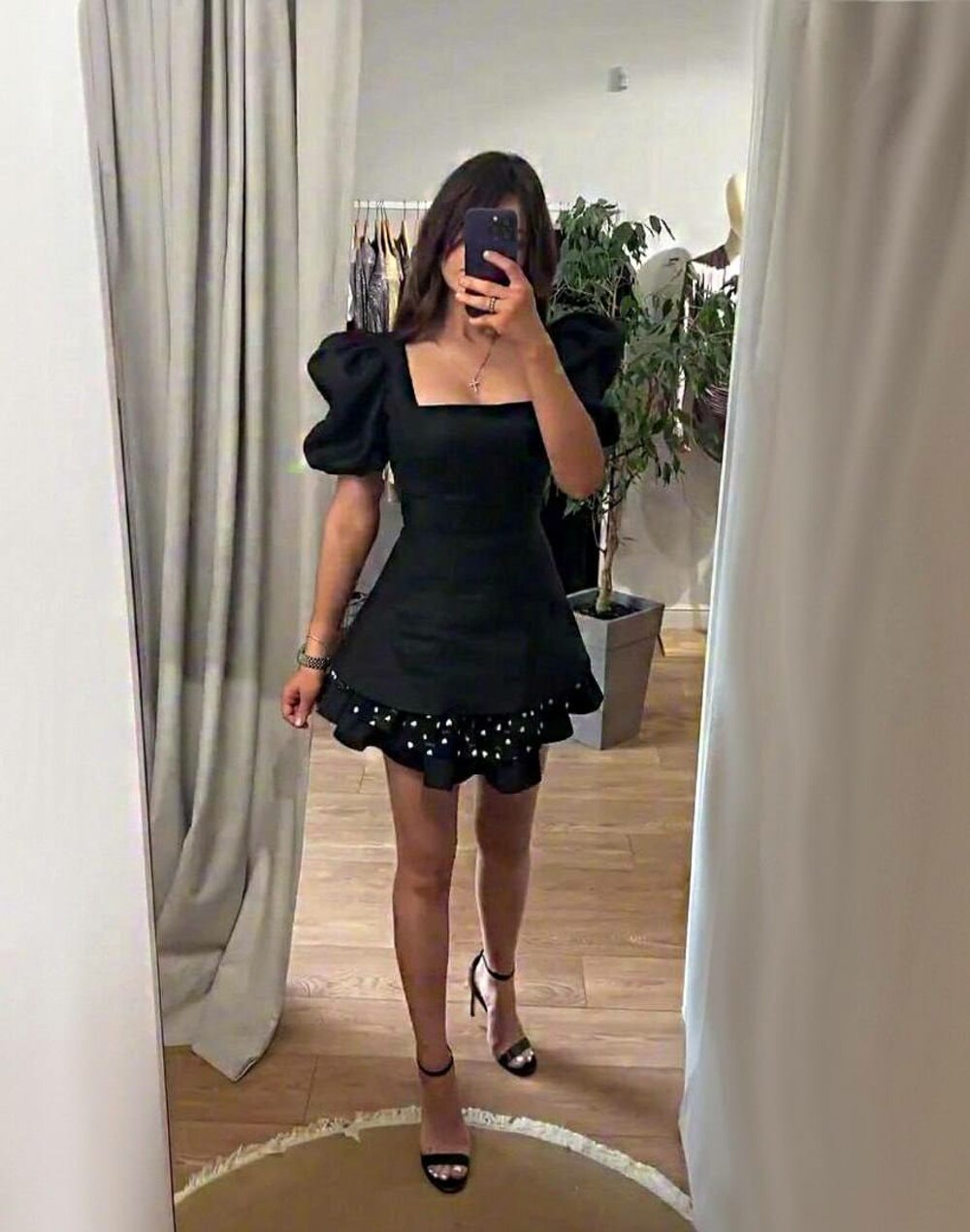 Сукня з пишною спідницею та рукавами-ліхтариками, колір чорний